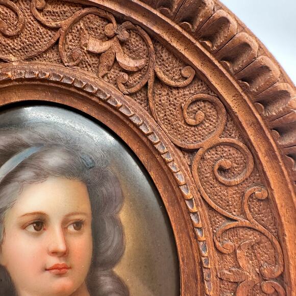 Antique Miniature Portrait Painting in Carved Wood Frame | Elegant Georgian Lady - Picture 5 of 13
